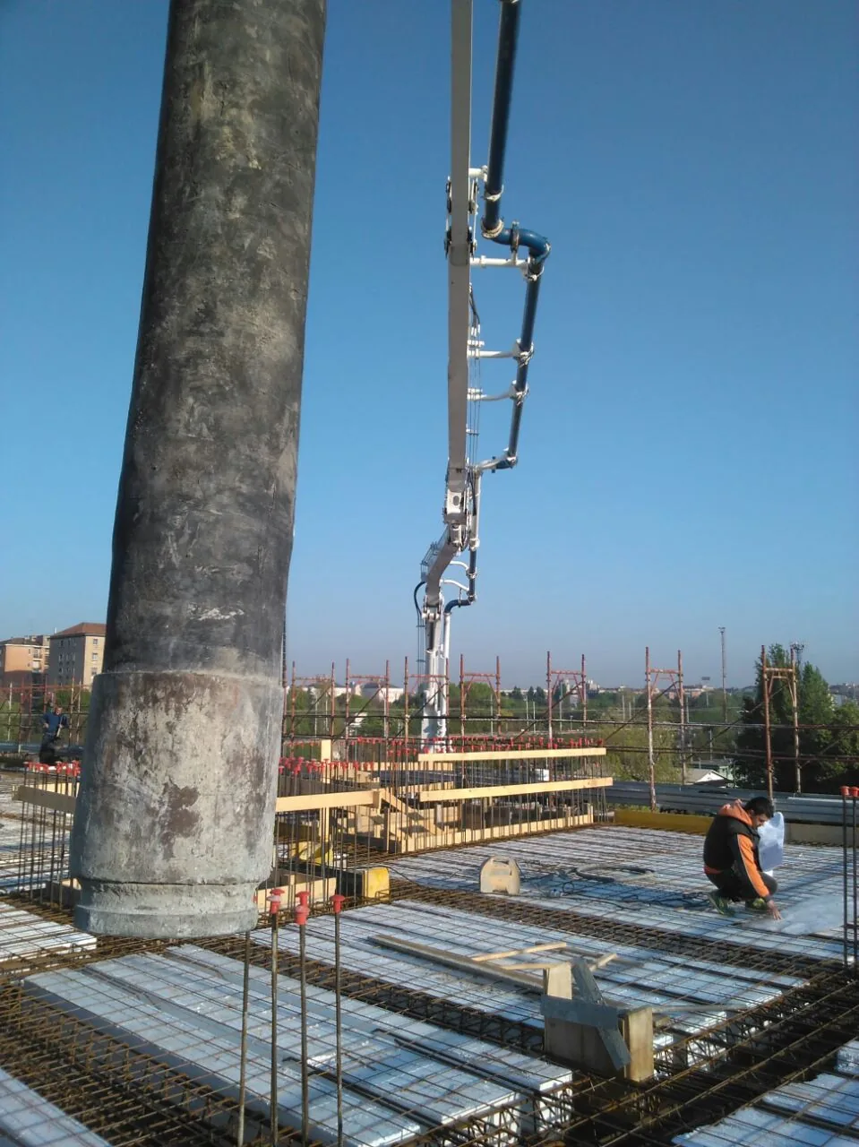 Abitare in Poste — Via Tirone — Getto del solaio in cemento armato