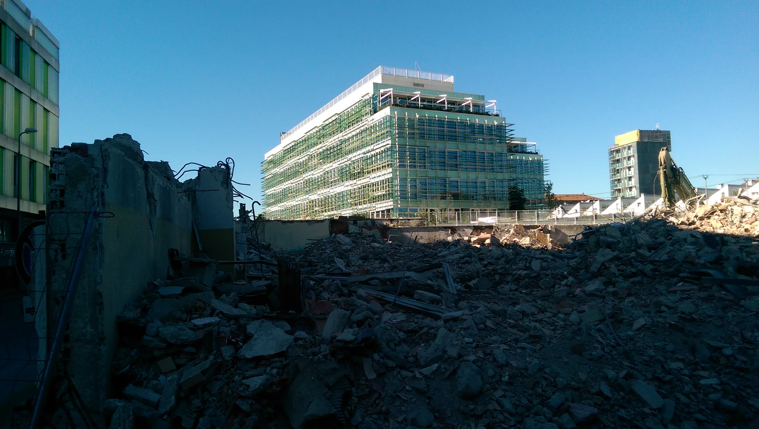 Abitare in Poste — Via Tirone — Area di cantiere dopo la demolizione