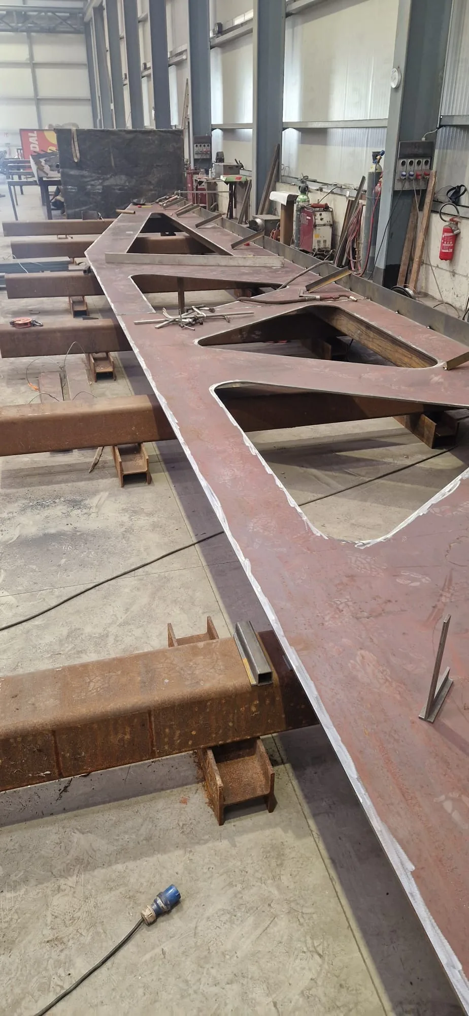 Gasometro — lavorazione delle travi in officina