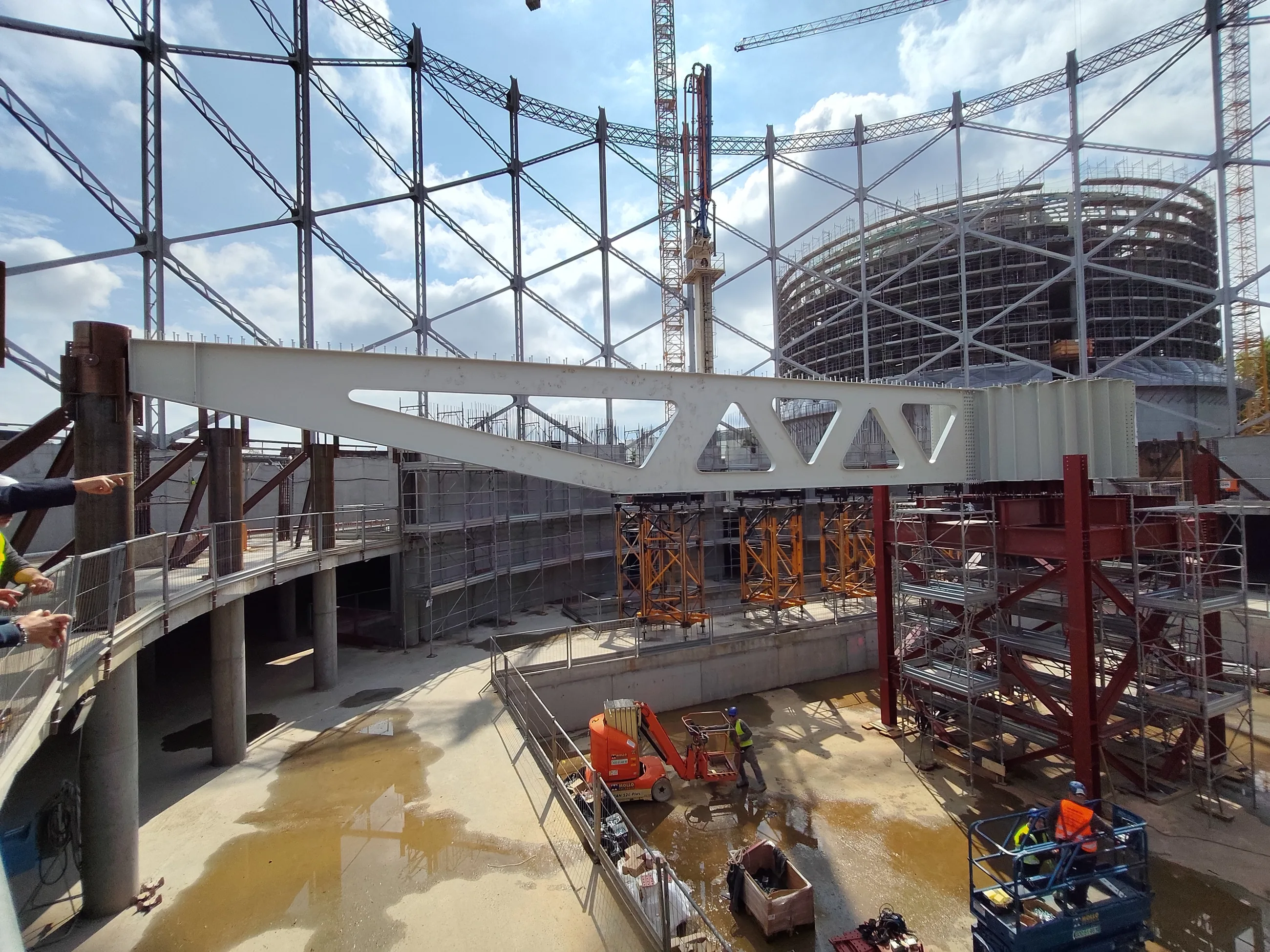 Gasometro — struttura radiale e telaio esterno
