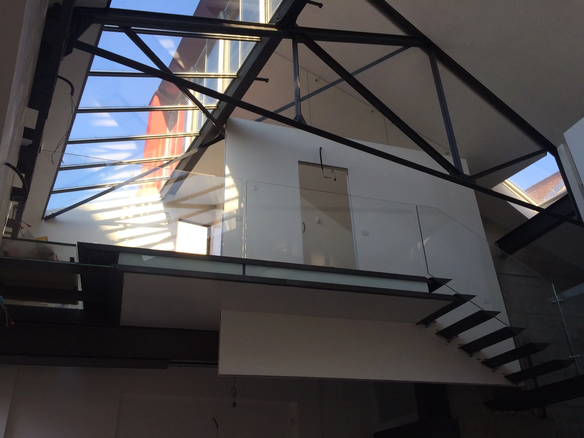Manutenzione straordinaria — Via Ajraghi 30 — interno con soppalco e scala metallica