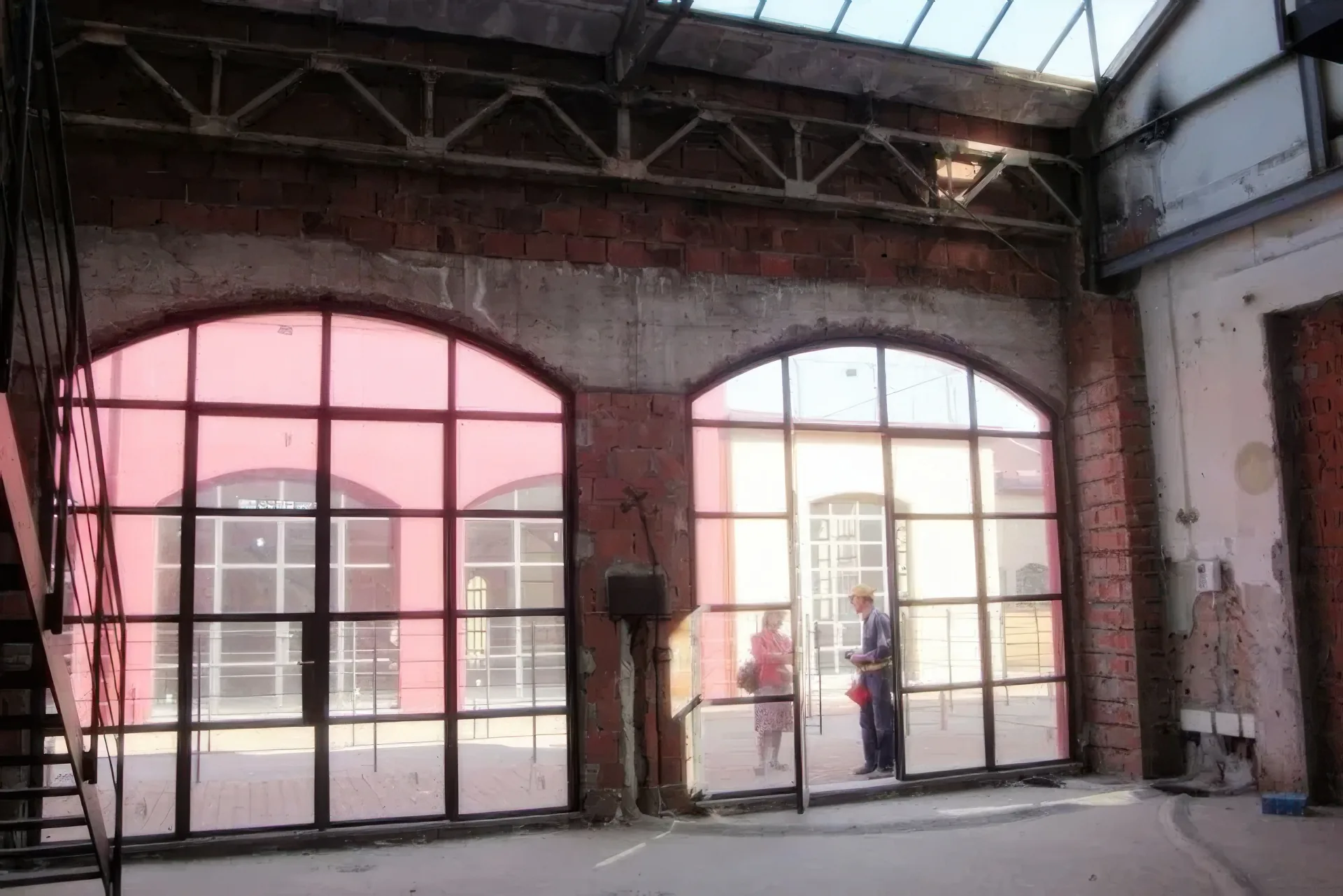 Manutenzione straordinaria — Via Ajraghi 30 — interno con soppalco e scala metallica