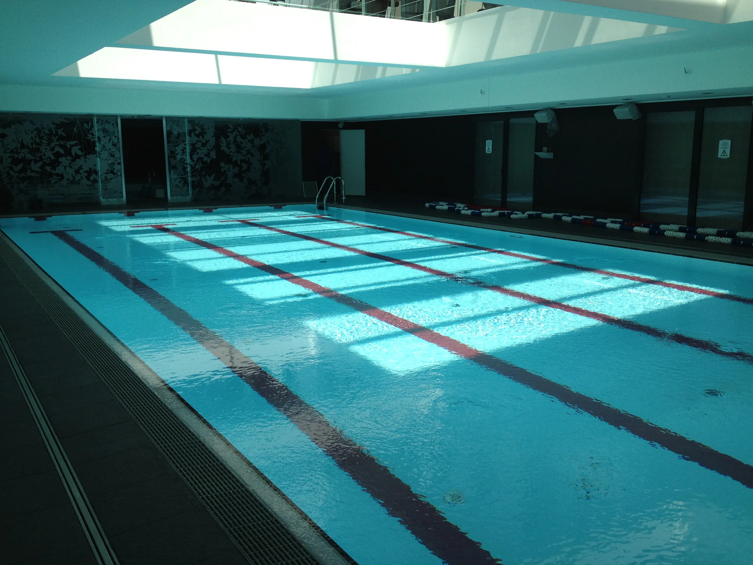 Palestra Virgin Active — Piscina e spazio interno della palestra