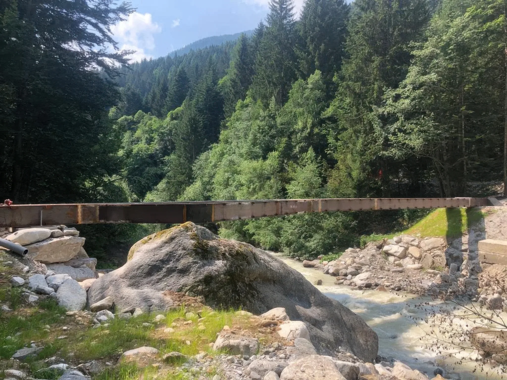 Passerella pedonale sul torrente Anza — Macugnaga: fotografia della struttura, vista 1