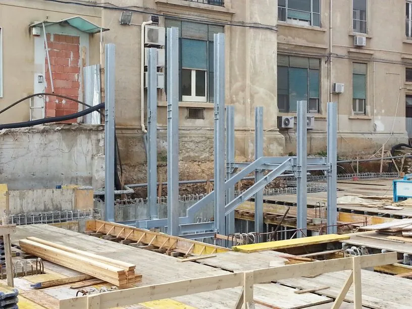 Policlinico Palermo — Strutture metalliche dell’ampliamento durante i lavori