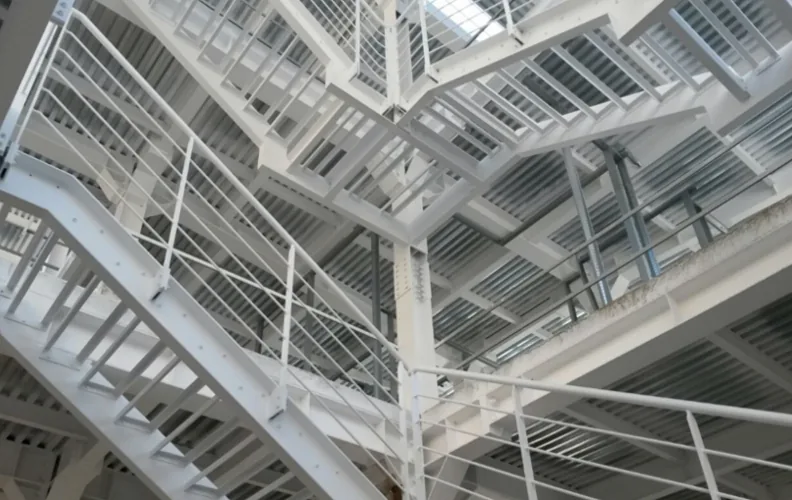 Policlinico Palermo — Scale, passerelle e impalcati metallici interni