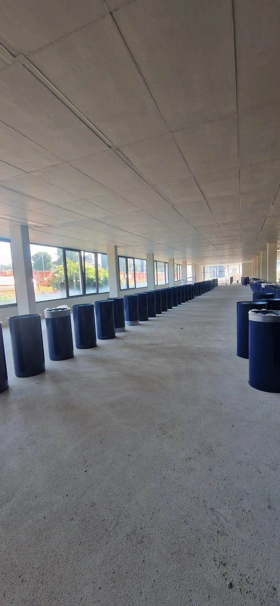 Nuova palestra — Campus Giuriati, Politecnico di Milano — area interna con pilastri e elementi di solaio