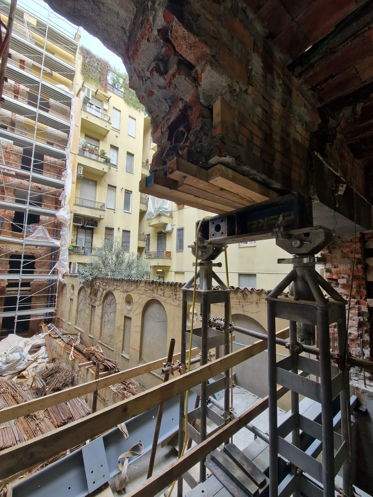 Residenze Via Giannone 2 — struttura e fabbricati circostanti