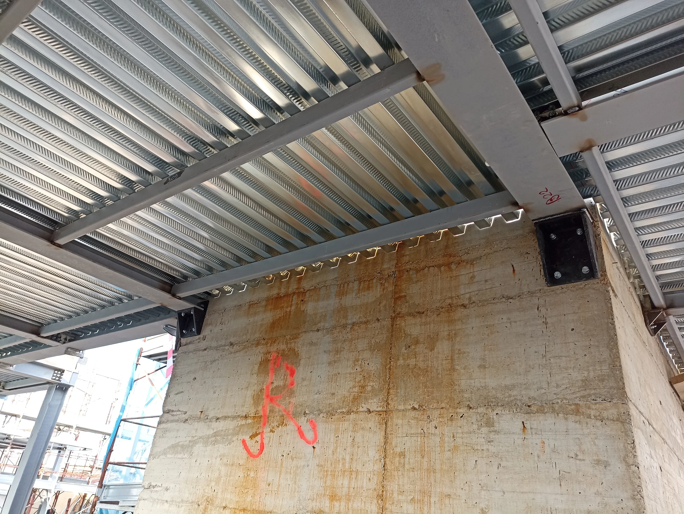 Residenze Via Giannone 2 — intradosso del solaio metallico