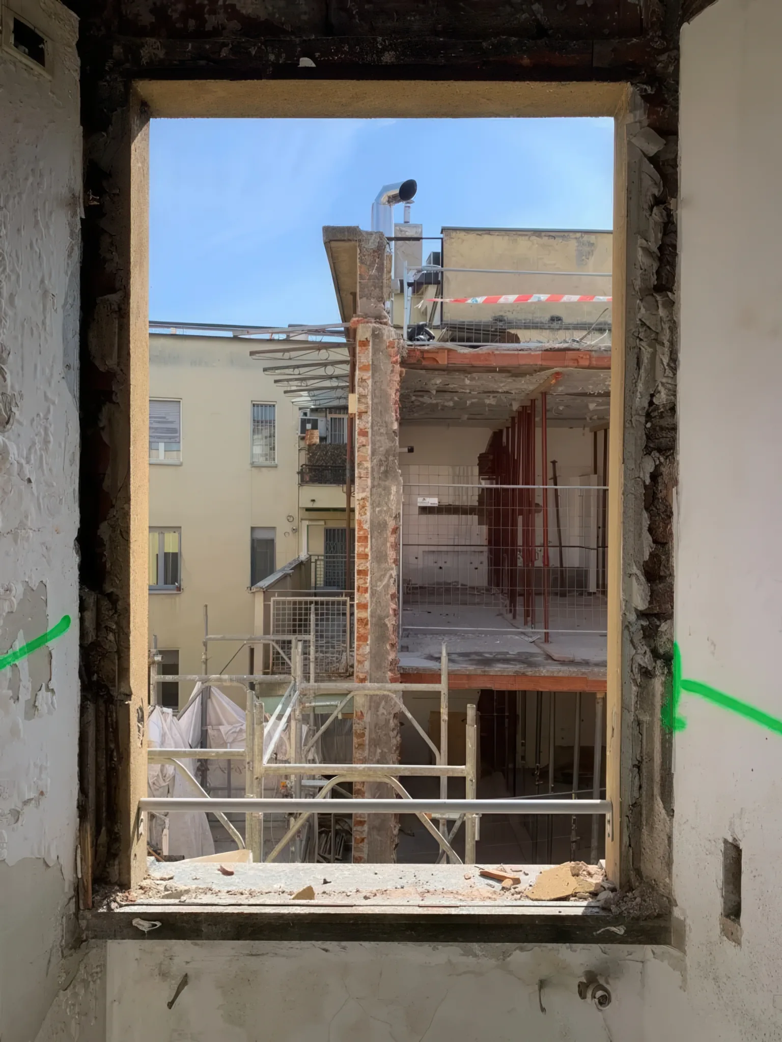 Residenze Via Giannone 2 — apertura verso la facciata durante i lavori