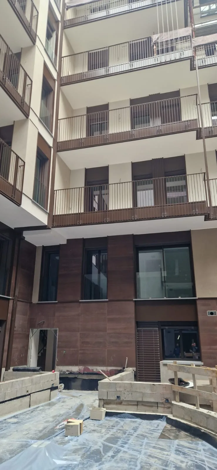 Residenze Via Giannone 2 — facciata e ingresso
