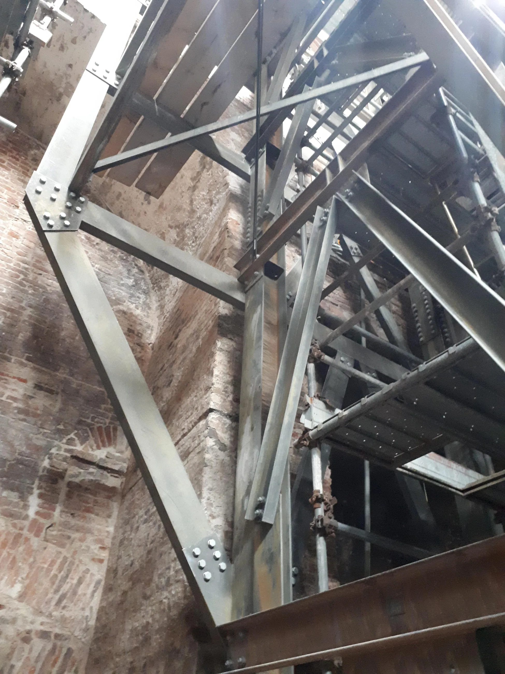 Scala metallica — Palazzo del Podestà: fotografia della struttura, vista 2