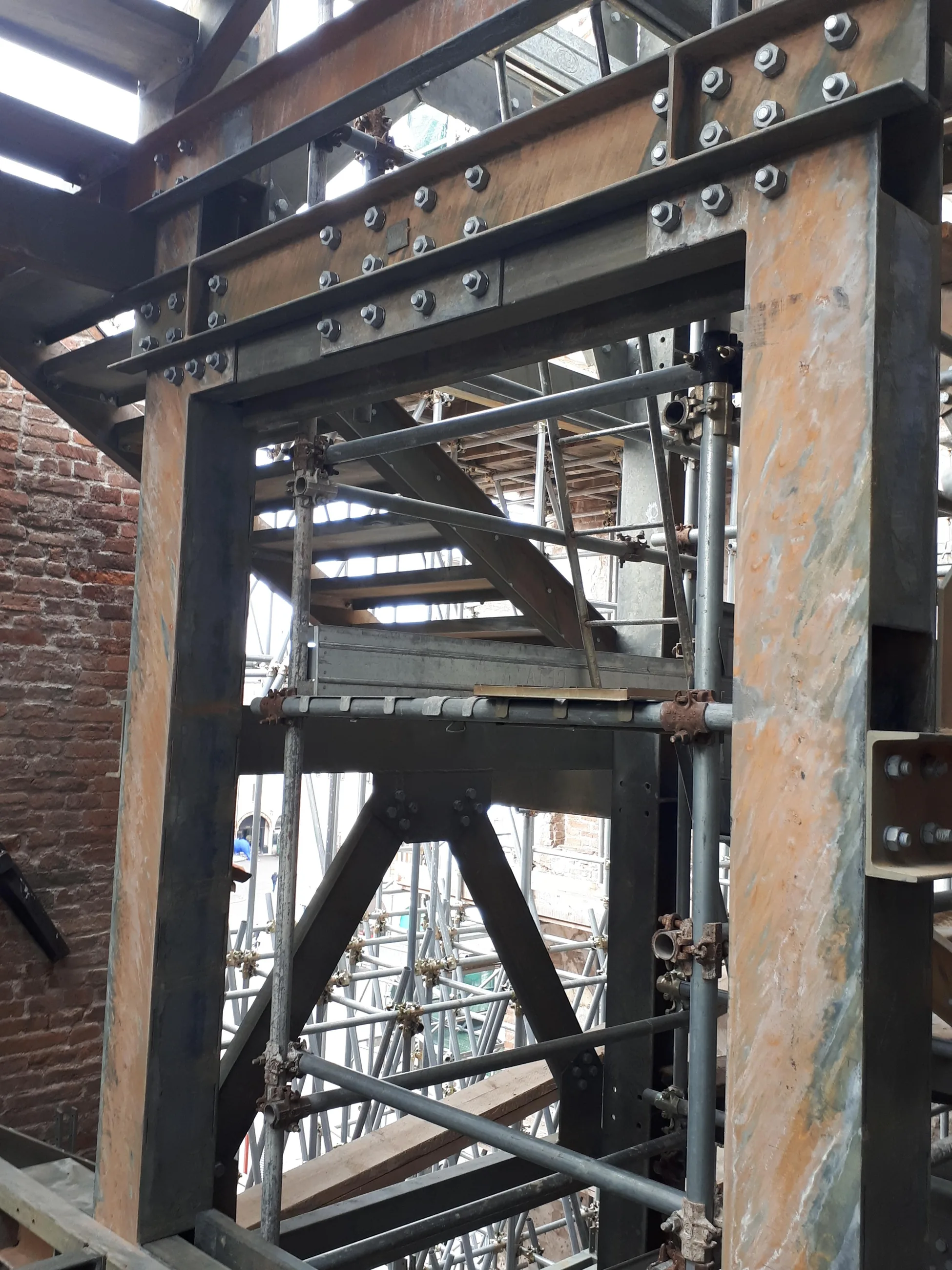 Scala metallica — Palazzo del Podestà: fotografia della struttura, vista 9