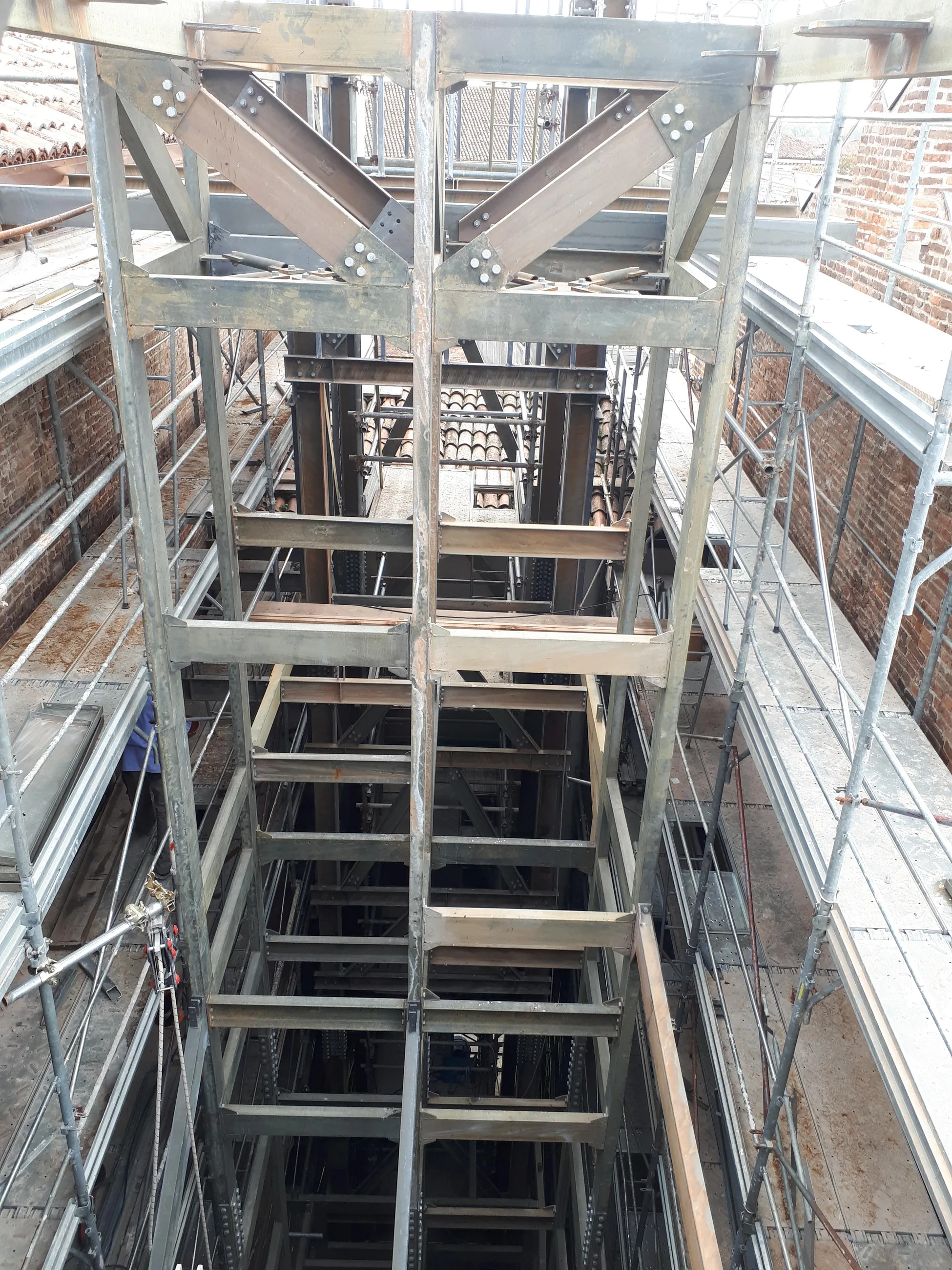 Scala metallica — Palazzo del Podestà: fotografia della struttura, vista 7