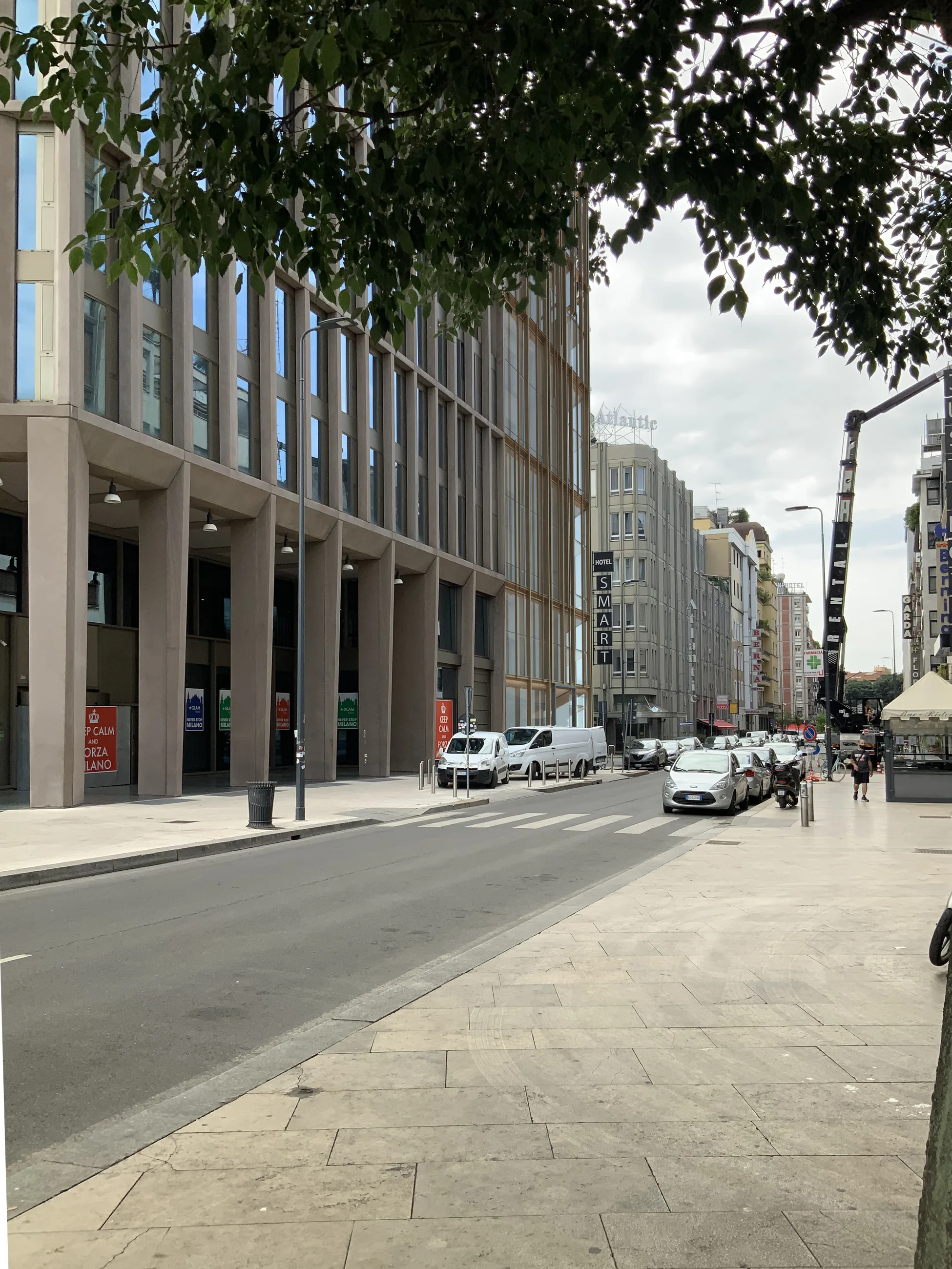 Smart Hotel — rendering del prospetto lungo la strada