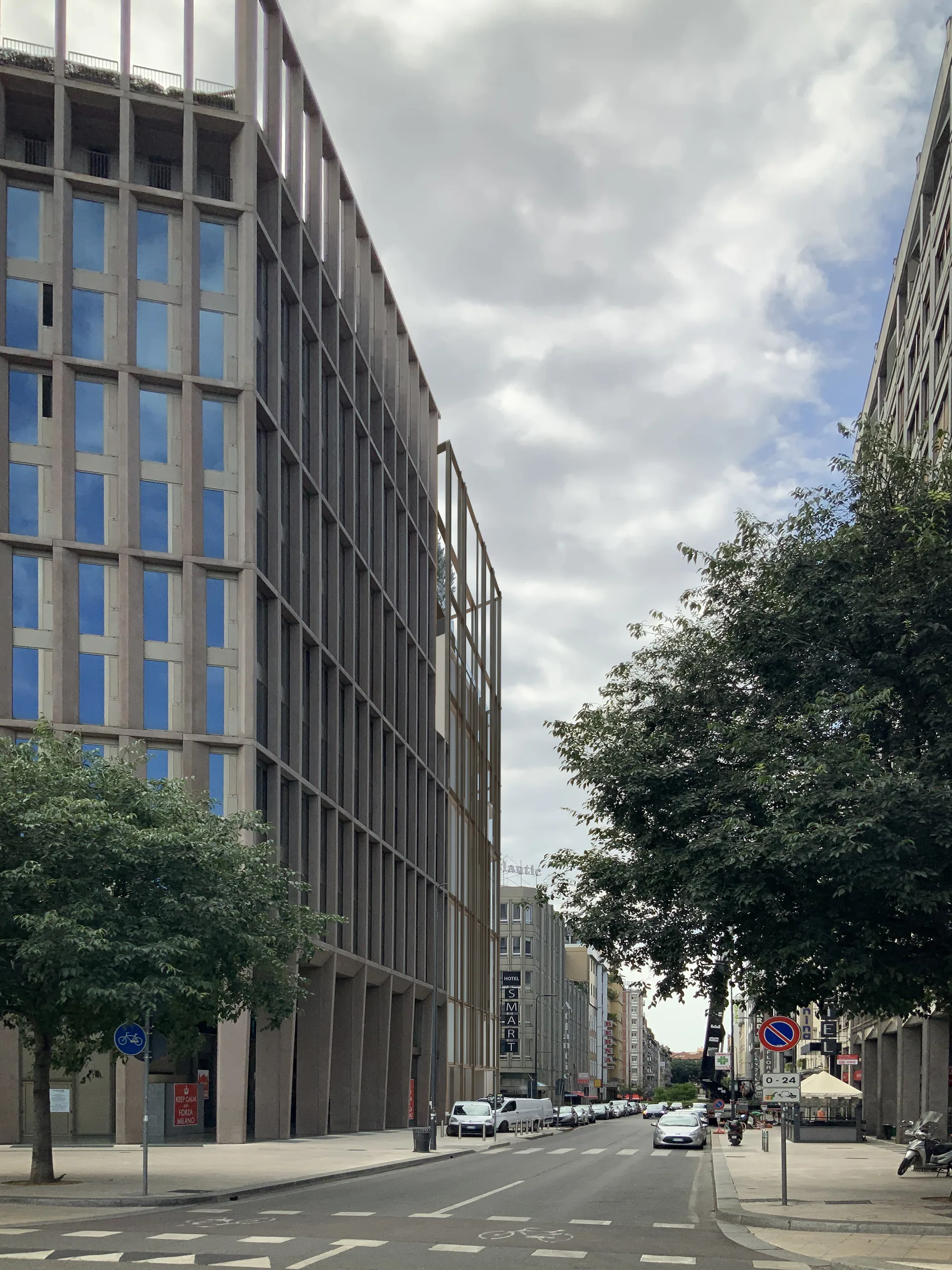 Smart Hotel — rendering del fronte sulla strada