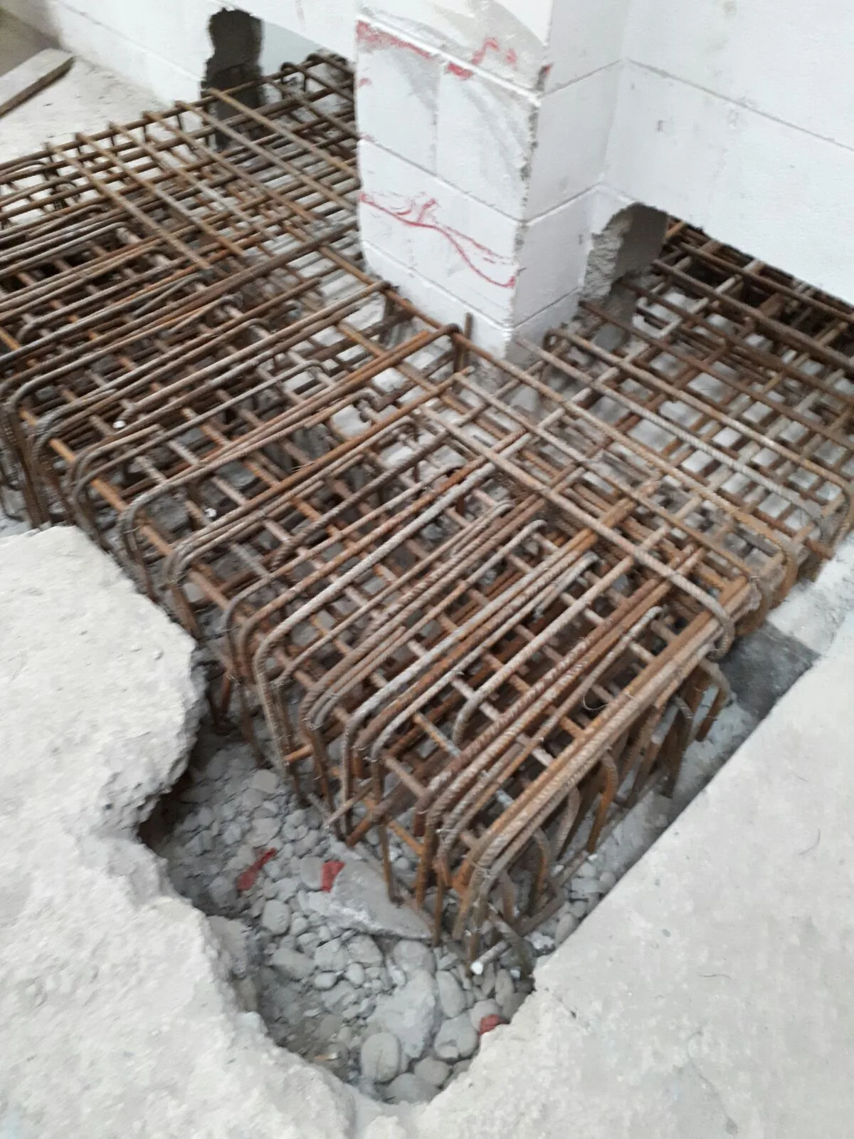 Soppalco — Viale Umbria — interno con nuovi elementi strutturali metallici, vista 2