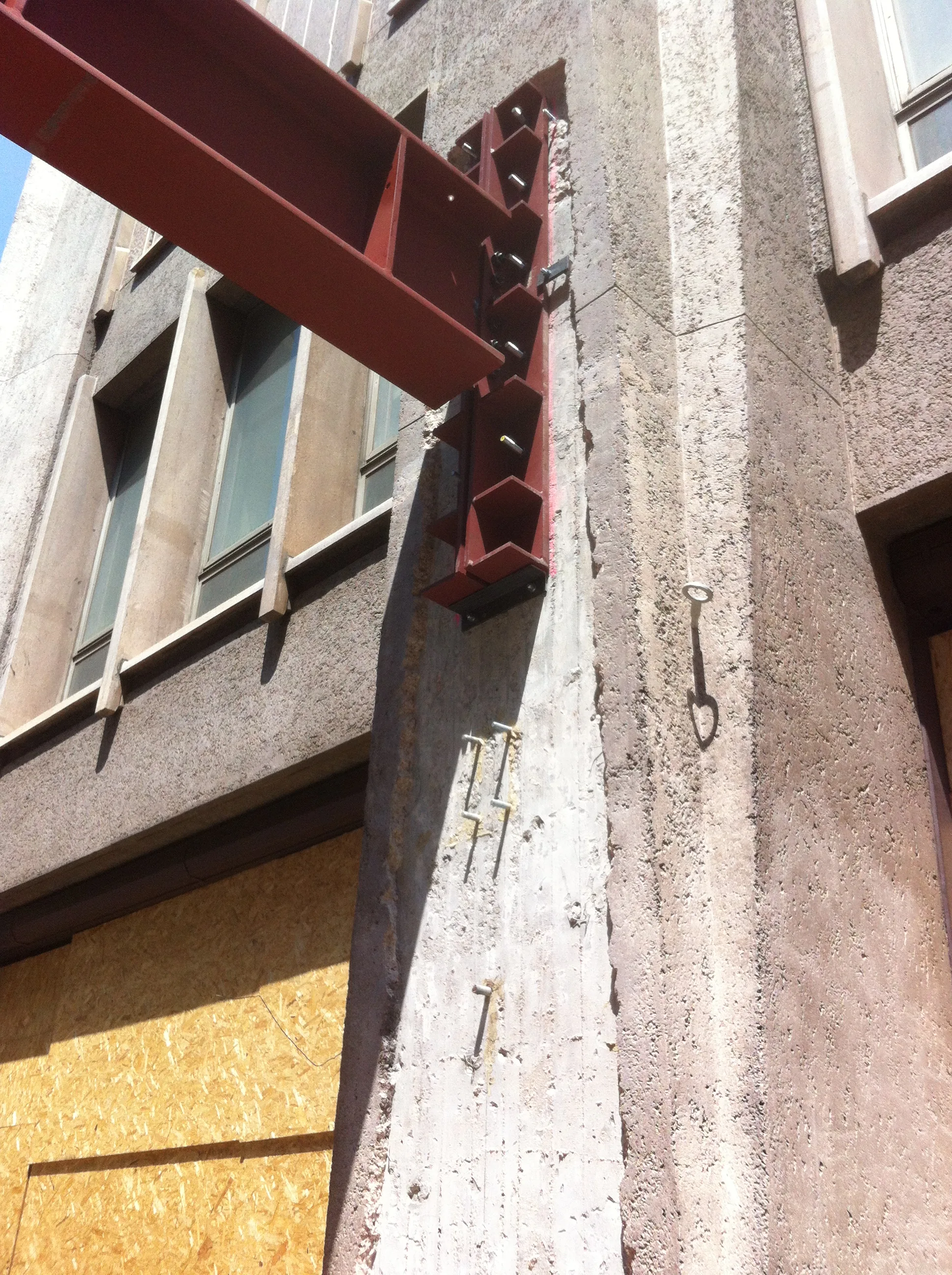 Struttura per manutenzione Torre Velasca — struttura metallica per il sostegno dei ponteggi