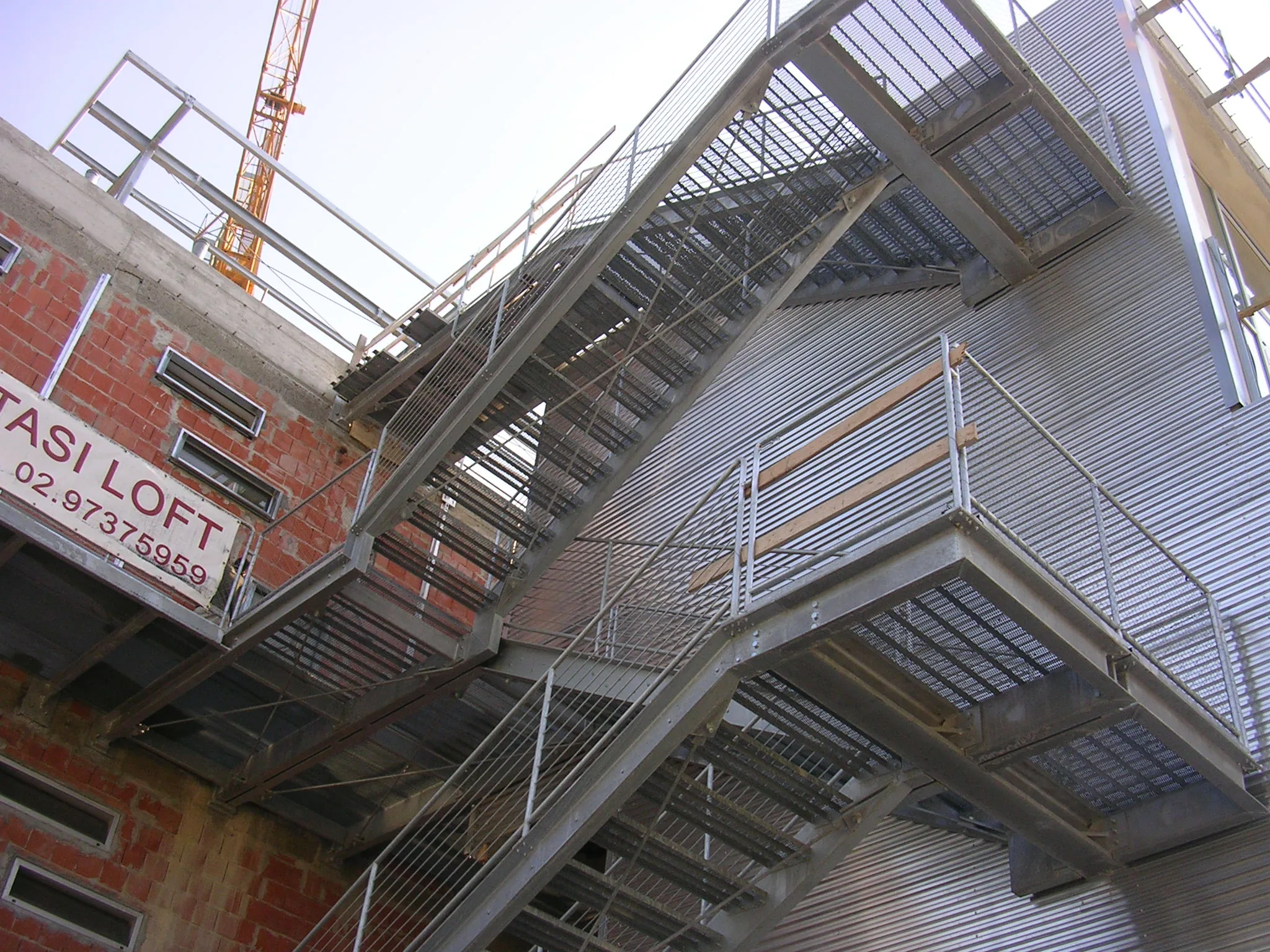 Scala esterna e strutture dell’edificio durante i lavori