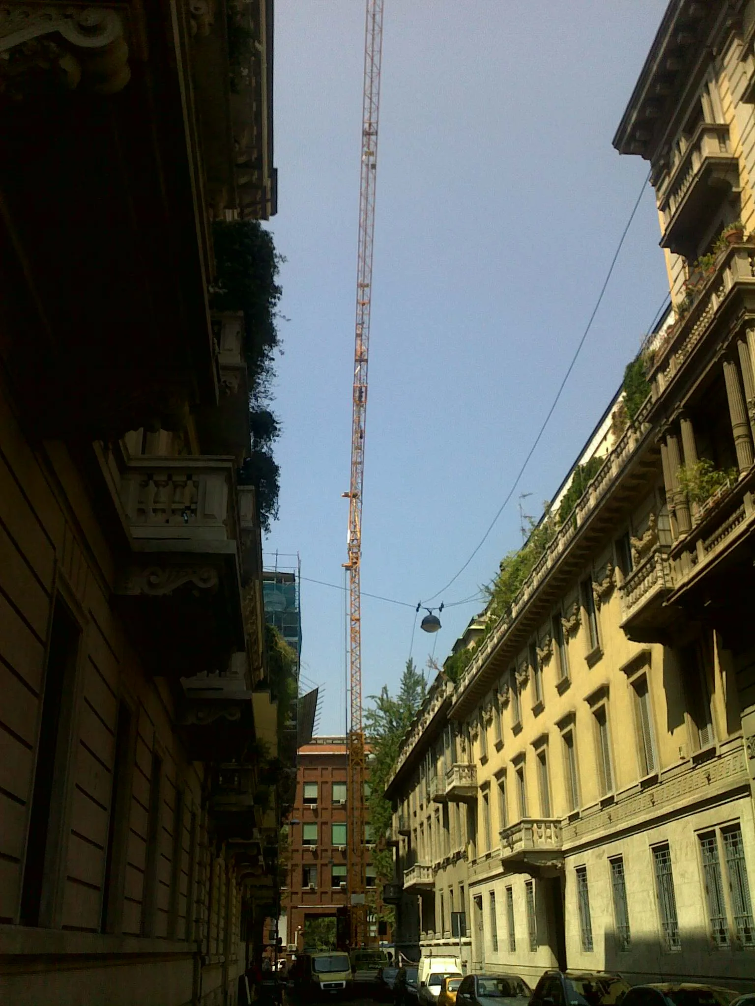 Via Vivaio — Vista della strada e degli edifici esistenti